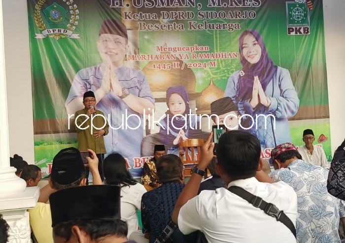 BUKA BERSAMA - Ketua DPRD Sidoarjo, Usman saat memberi sambutan di acara Buka Bersama di rumahnya di Perumahan Puri Indah, Desa Suko, Kecamatan Sidoarjo bersama sejumlah kru media, LSM, tokoh masyakarat dan tokoh agama, Rabu (20/03/2024).