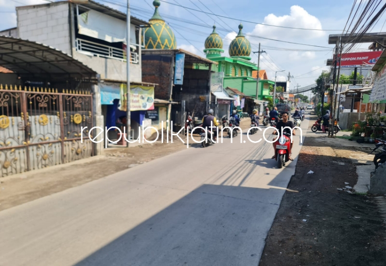 DRAINASE - Pemkab Sidoarjo kembali membangun saluran drainase untuk mengatasi banjir di dua wilayah yaitu Desa Geluran, Kecamatan Taman dan Desa Suko, Kecamatan Sukodono serta di Desa Singogalih, Kecamatan Tarik sepanjang 1 kilometer, Selasa (26/03/2024).