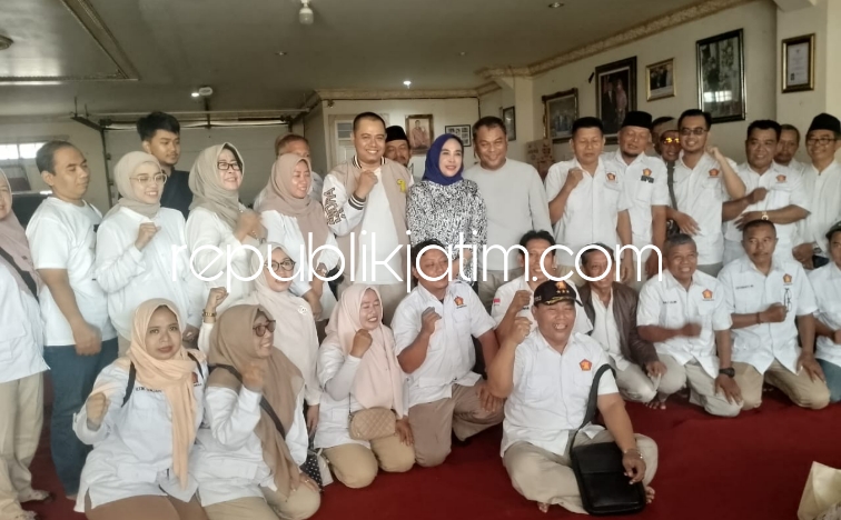 DUKUNG - Sebanyak 15 PAC Partai Gerindra Sidoarjo meminta Rahmat Muhajirin atau Ny Mimik Idayana maju menjadi Bacabup atau Bacawabup Sidoarjo di Pilkada Nopember 2024 saat silaturahmi, Minggu (07/04/2024).