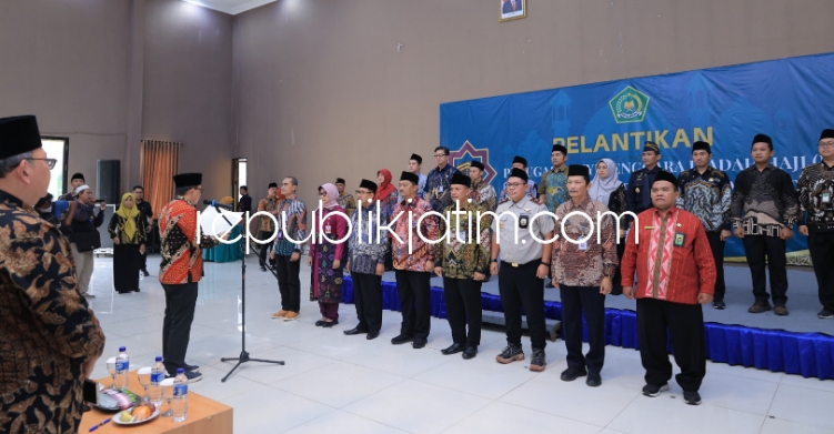 PELANTIKAN - Kadiv Keimigrasian Kanwil Kemenkumham Jatim, Herdaus dan jajaran serta para Kepala Kemenag di Jatim saat pelantikan Petugas Penyelenggara Ibadah Haji (PPIH) Embarkasi/Debarkasi Surabaya, Jumat (03/05/2024). 