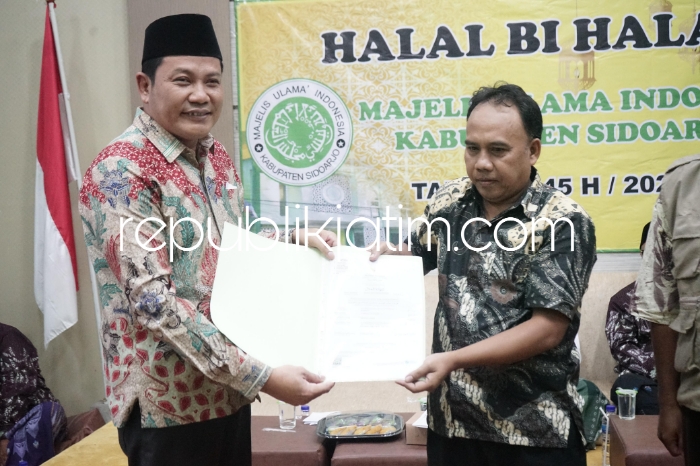 JANJI - Wabup Sidoarjo, Subandi berjanji bakal menuntaskan program PTSL di setiap desa saat Halal Bihalal Kantor MUI Sidoarjo, Sabtu (04/05/2024). 