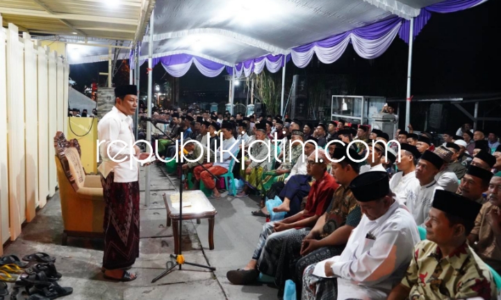 SIPRAJA - Plt Bupati Sidoarjo, Subandi menginstruksikan Kades memanfaatkan layanan Sipraja saat acara Halal Bihalal dan Tasyakuran Haji Kades Bohar, Kecamatan Taman, Kamis (09/05/2024) malam. 
