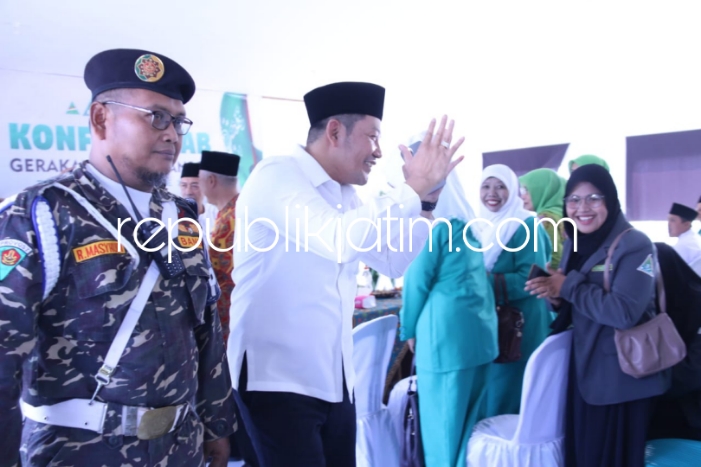 KONFERENSI - Plt Bupati Sidoarjo Subandi memberikan sejumlah pesan saat menghadiri Konferensi GP Ansor Tanggulangin Masa Khidmat 2022 - 2024 di Aula MWCNU II Komplek Gedung BP3MNU / SMK Maarif NU di Ngaban, Kecamatan Tanggulangin, Minggu (12/05/2025).