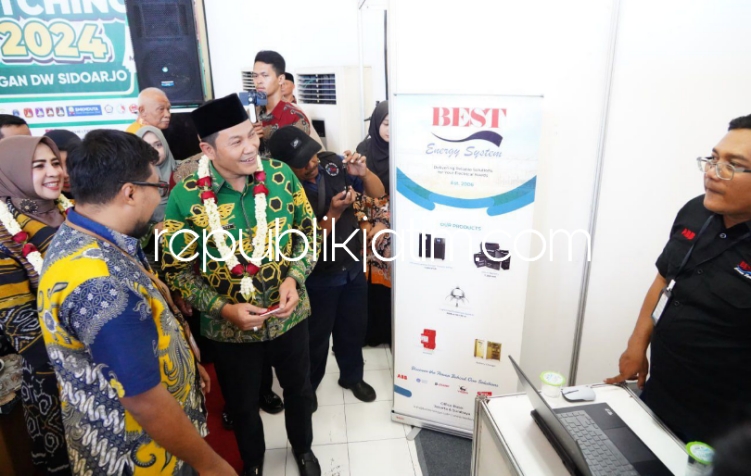JOB MATCHING - Plt Bupati Sidoarjo, Subandi membuka kegiatan Job Matching yang digelar di SMK Penerbangan Sedati, Kabupaten Sidoarjo, Kamis (16/05/2024).