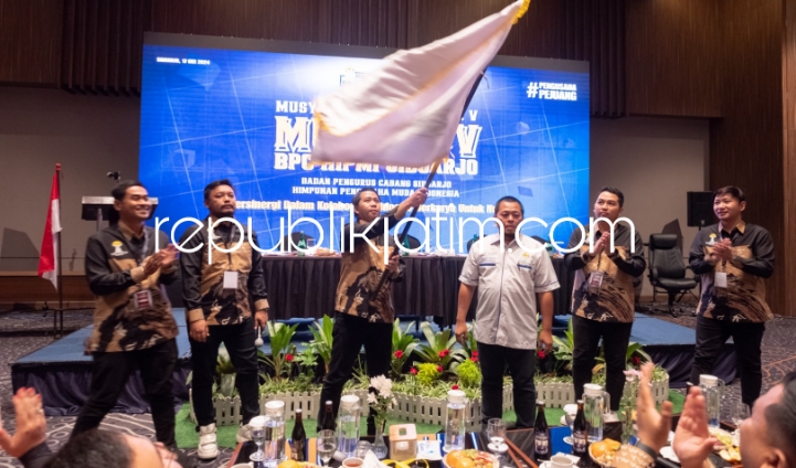 NAHKODAI - Ketua Umum BPC Himpunan Pengusaha Muda Indonesia (HIPMI) Kabupaten Sidoarjo periode 2024 - 2027 Muh Zakaria Dimas Pratama siap membawa Sidoarjo jadi episentrum pertumbuhan ekonomi daerah usai terpilih nahkodai HIPMI Sidoarjo Jumat (17/05/2024).