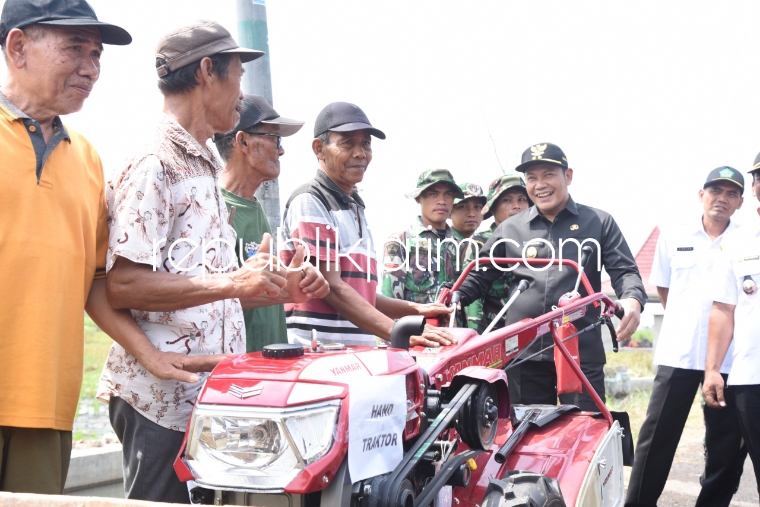 TINJAU - Plt Bupati Sidoarjo, Subandi menyambut baik kedatangan Tim Pengawas dan Evaluasi (Wasev) Mabes TNI AD, Kolonel Inf Purnomosidi di Pendopo Delta Wibawa, Sidoarjo Rabu (22/05/2024).