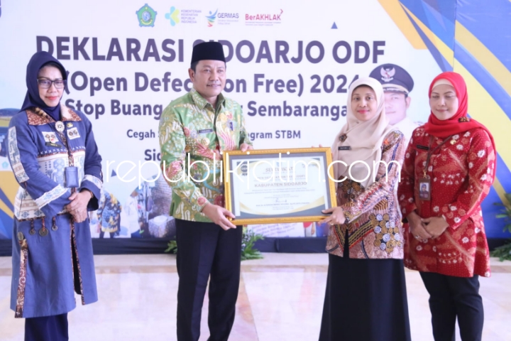 DEKLARASI - Plt Bupati Sidoarjo, Subandi menghadiri Deklarasi Sidoarjo Bebas ODF di Pendopo Delta Wibawa usai dinyatakan tim verifikasi Provinsi Jatim Bebas BAB Sembarangan di Pendopo Delta Wibawa, Kamis (30/05/2024). 