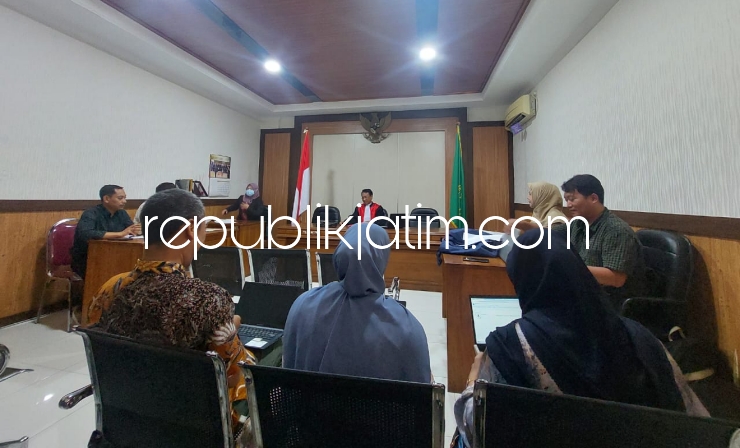 TOLAK - Hakim Pengadilan Negeri Sidoarjo menolak permohonan praperadilan melalui putusan nomor 4/Pid.Pra/2024/PN.Sda yang diajukan tersangka RS dalam perkara Tindak Pidana Pajak, Selasa (04/06/2024). 