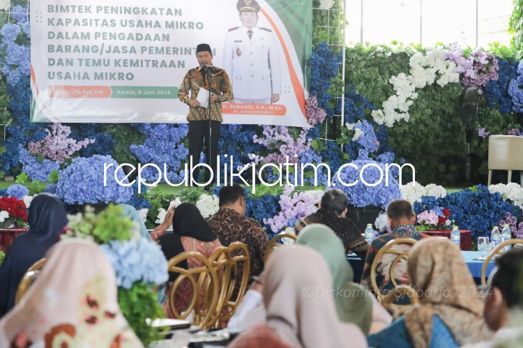 AJAK - Plt Bupati Sidoarjo, Subandi melalui Dinas Koperasi dan Usaha Mikro melaunching kerjasama dan kemitraan, antara pelaku UMKM dan pengusaha serta mendaftarkan e katalog di Resto Jie Poek DW, Kamis (06/06/2024).
