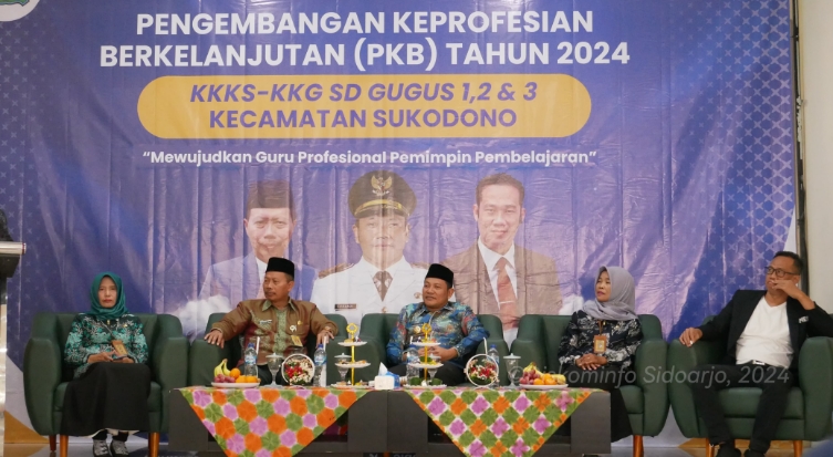PKB - Plt Bupati Subandi saat membuka acara Pengembangan Keprofesian Berkelanjutan (PKB) KKKS-KKG se Kec Sukodono di Gedung PGRI Sidoarjo, Selasa (11/06/2024).
