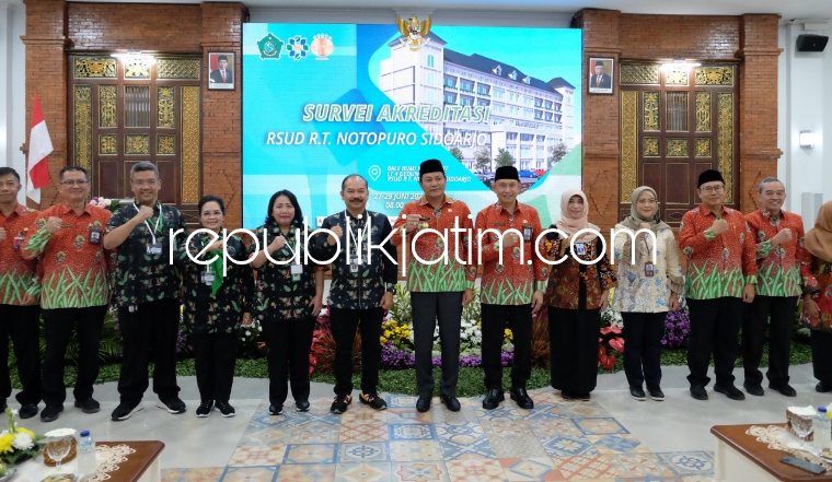 SURVEI AKREDITASI - Plt Bupati Sidoarjo, Subandi membuka acara peningkatan akreditasi RSUD Notopuro Sidoarjo berharap peningkatan kualitas pelayanan rumah sakit milik Pemkab Sidoarjo ini semakin tinggi usai akreditasi paripurna, Kamis (27/06/2024).
