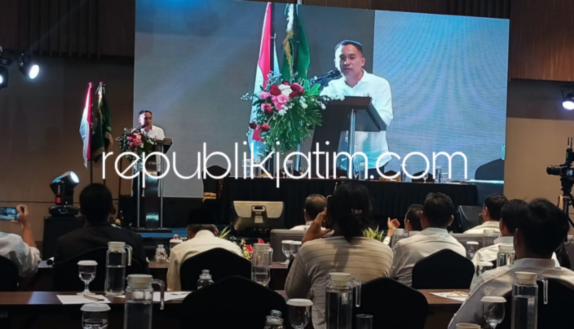 TERPILIH - Ketua Kadin Terpilih 2024 - 2029, Ubaidillah Nurdin memberikan sambutan usai terpilih dalam acara Musyawarah Kabupaten (Mukab) ke VII Kadin Kabupaten Sidoarjo di Aston Hotel Sidoarjo, Rabu (07/08/2024) sore.