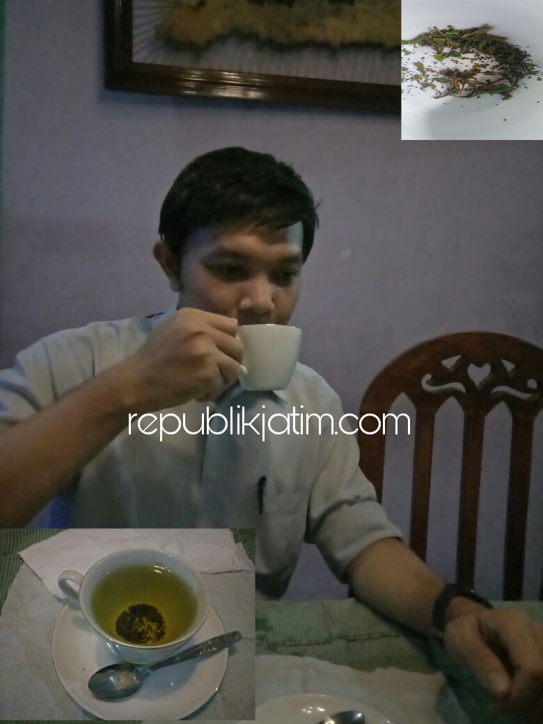 TEH LUNTAS - Karang Taruna Desa Klurak, Kecamatan Candi, Kabupaten Sidoarjo memproduksi teh dari bahan baku daun luntas yang dikeringkan, Senin (01/01/2017).
