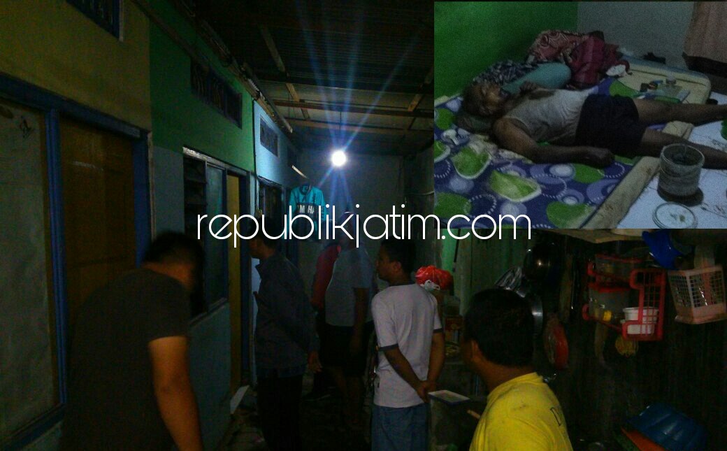 TEWAS DI KOS - Soeraji ditemukan tewas tergeletak di kamar kosnya Dusun Sidorono, Desa Barengkrajan, Kecamatan Krian, Kabupaten Sidoarjo, Sabtu (13/01/2018) malam.