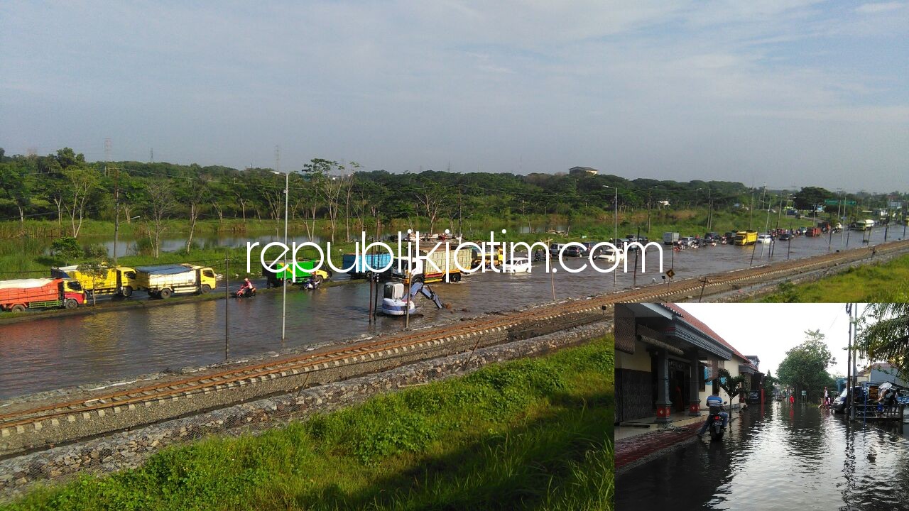 PUTUS -Akses jalan utama Sidoarjo - Malang melalui Jalan Raya Porong terputus karena banjir di jalur yang ada di samping tanggul Lumpur Lapindo begitu juga dengan jalan desa terendam banjir, Minggu (11/02/2018).