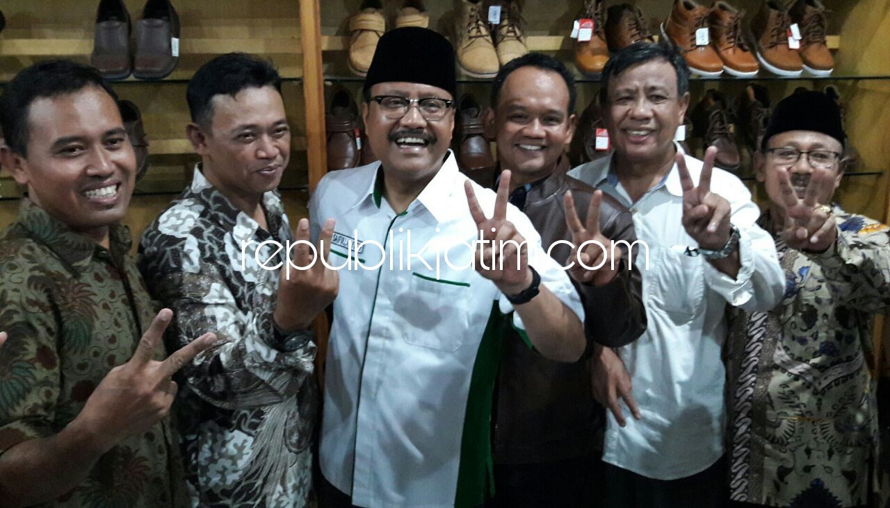 JADI MASALAH - Kedatangan Cagub Jatim, Saifullah Yusuf ke Intako Tanggulangin didampingi Ketua DPRD Sidoarjo, Sullamul Hadi Nurmawan inilah yang dipersoalkan Panwaslu Sidoarjo, Selasa (20/02/2018).