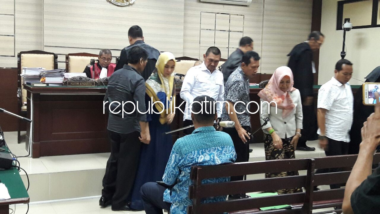 SAKSI - Jaksa Penuntut Umum (JPU), Komisi Pemberantasan Korupsi (KPK) memintai keterangan 7 saksi termasuk Walikota Malang, M Anton dalam sidang di Pengadilan Tipikor Jawa Timur di Juanda, Sidoarjo, Selasa (27/02/2018).