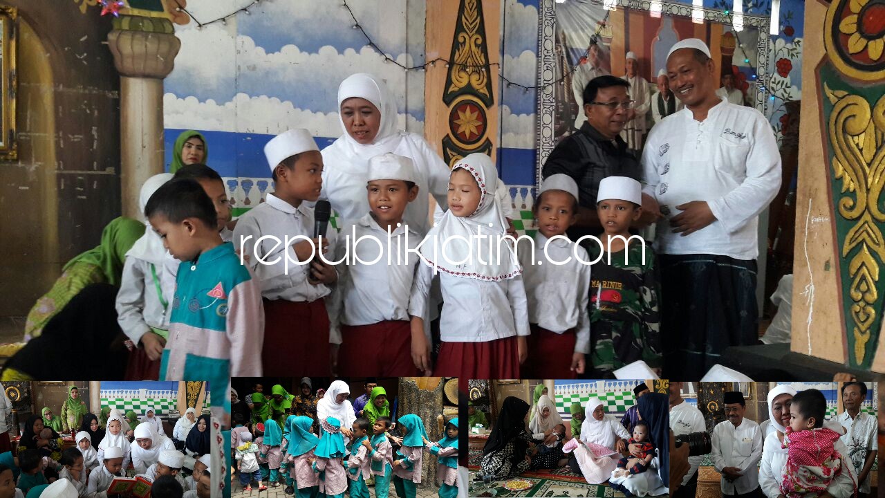 CINTA ANAK - Calon Gubernur (Cagub) Jawa Timur, Khofifah Indar Parawansa menunjukkan kecintaannya terhadap anak-anak dengan mengunjungi Ponpes Millinium, Desa Tenggulunan, Kecamatan Candi, Kabupaten Sidoarjo, Selasa (13/03/2018).