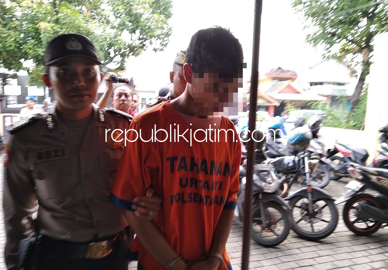 DIKEOK PEMILIK - Tersangka pencurian motor, Sohibul Kahfi (21) warga asal Desa Poter, Kecamatan Tanah Merah, Bangkalan, Madura dikeok pemilik motor saat beraksi di Taman, Minggu (18/03/2018).