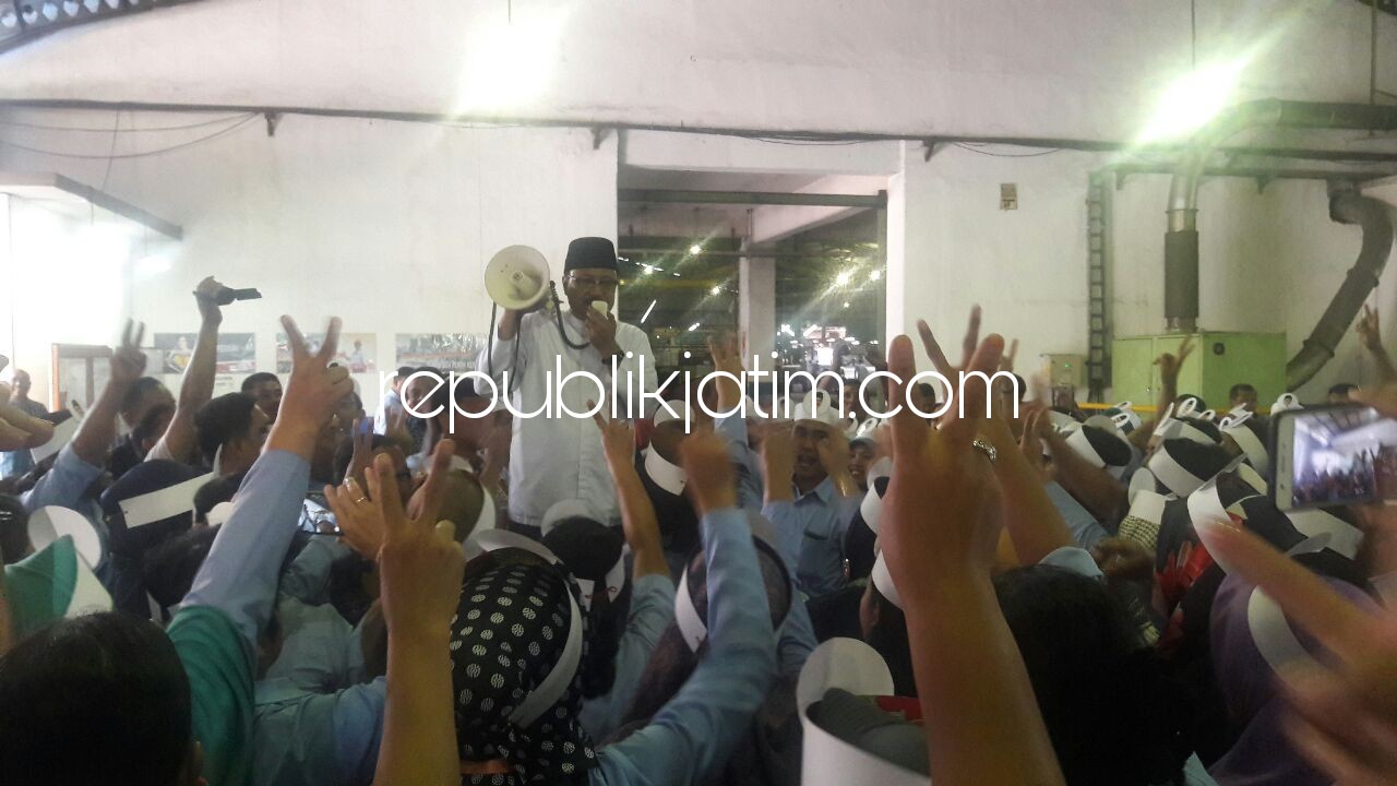 MINTA DUKUNGAN - Calon Gubernur Jawa Timur, Saifullah Yusuf meminta dukungan dari 8.000 karyawan PT Tjiwi Kimia Tbk yang ada di Desa Keramattemenggungan, Kecamatan Balongbendo, Kabupaten Sidoarjo, Senin (19/03/2018).