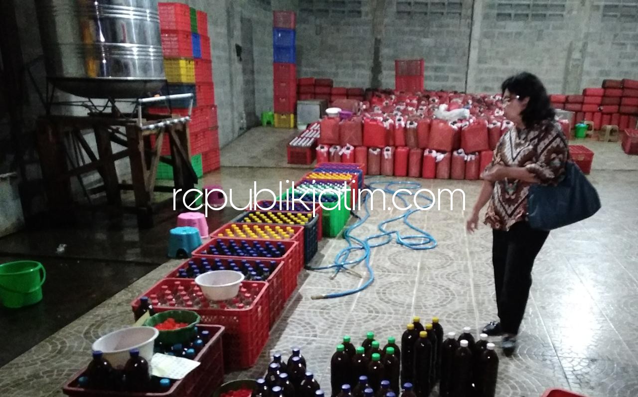MIGRASI - Pabrik jamu Angger Waras di Desa Singopadu, Kecamatan Tulangan yang digrebek BPOM Surabaya pindahan (migrasi) dari Desa Bligo, Kecamatan Candi, Kamis (22/03/2018).