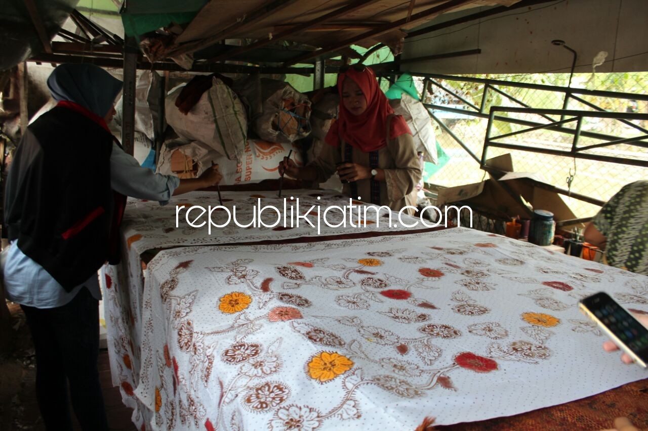 EKSPLORASI - Sebanyak 34 propinsi eksplorasi destinasi wisata di Sidoarjo dengan mengunjungi salah satu khas Sidoarjo berupa batik, Kamis (30/11/2017).