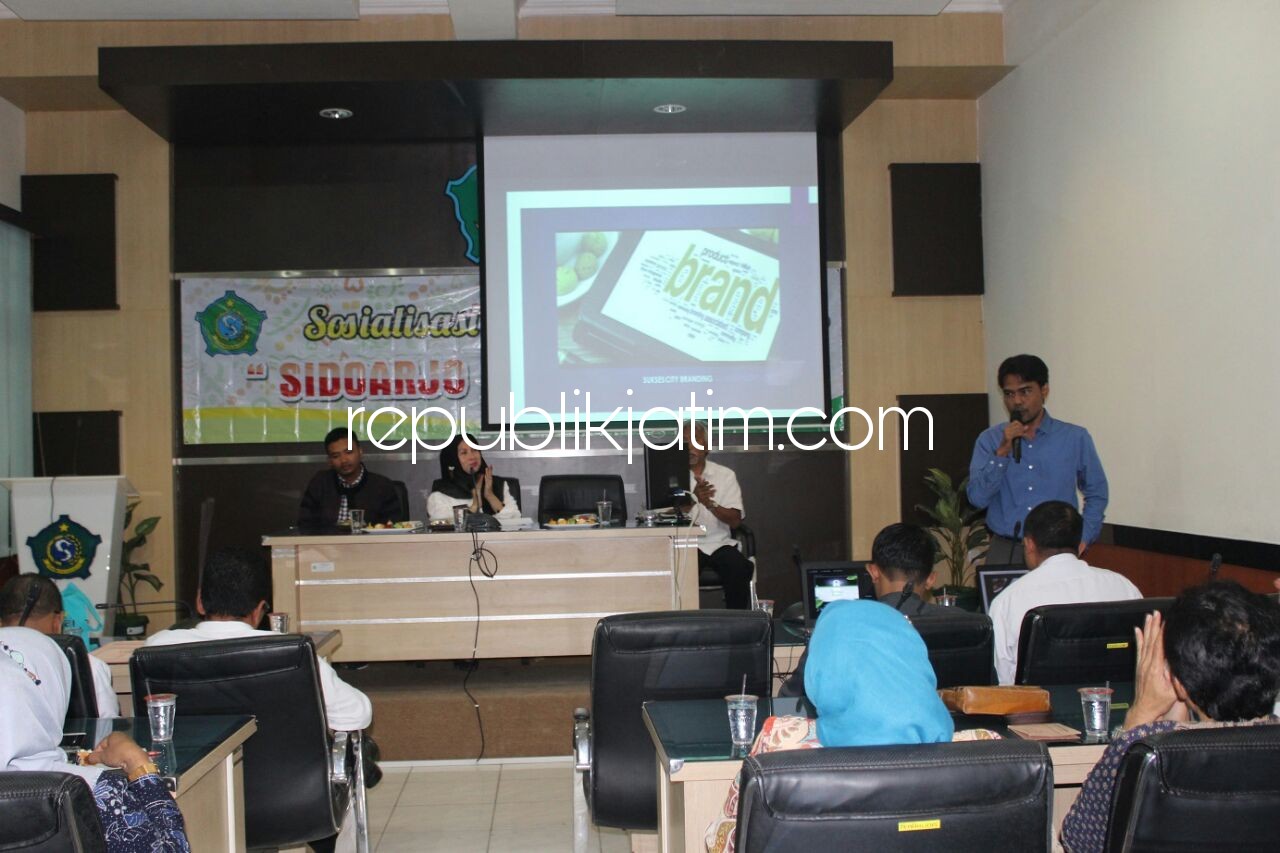SOSIALISASI - Sejumlah Organisasi Perangkat Daerah (OPD) yang masuk tim Destinasi Wisata Sidoarjo menggelar sosialisasi di ruang rapat Bappeda Pemkab Sidoarjo bersama sejumlah stakeholder, Rabu (13/12/2017).